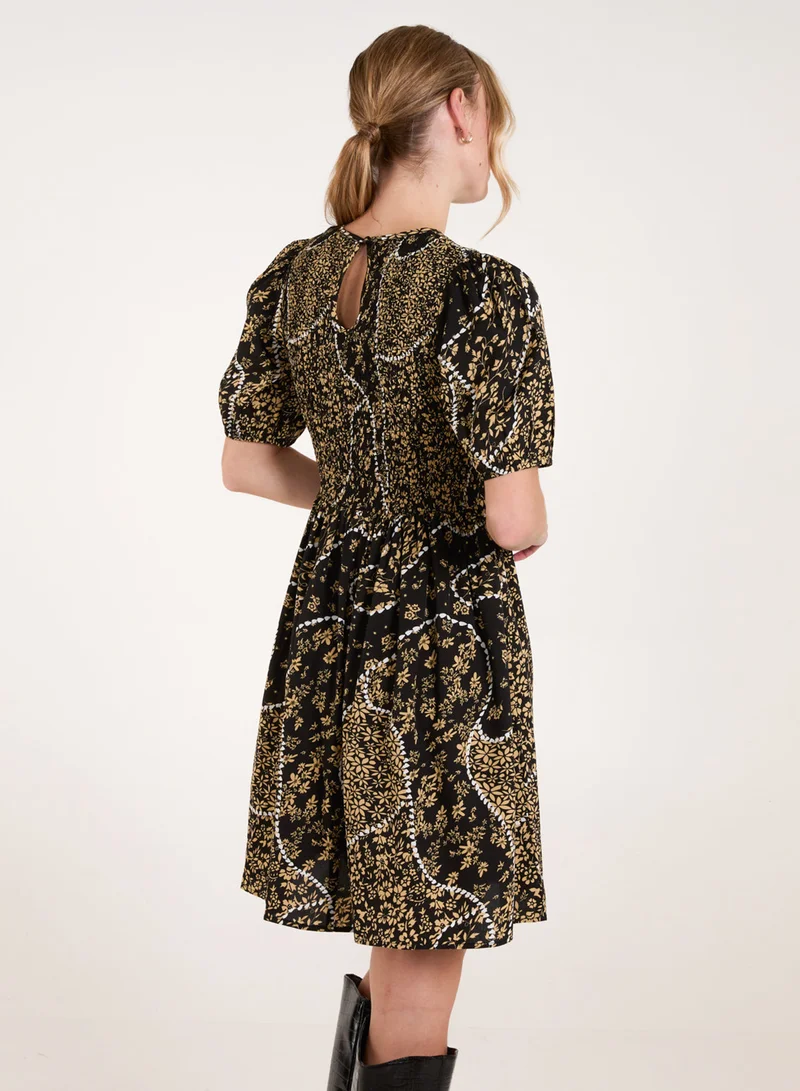 بلو فانيلا فستان قصير بأكمام منفوشة وكسرات أمامية