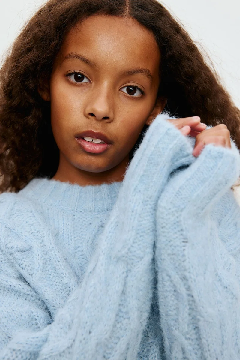 اتش اند ام كنزة صوف بقصّة واسعة ومحبوكة