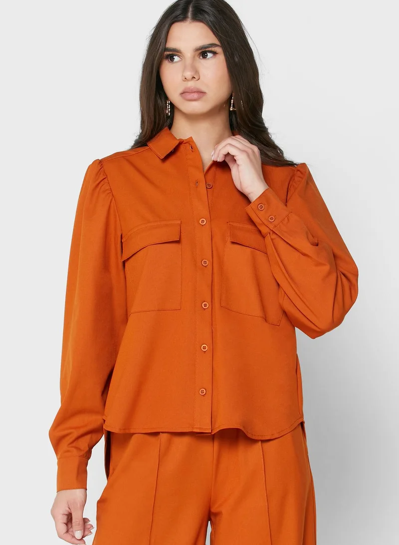 الآين قميص بأزرار