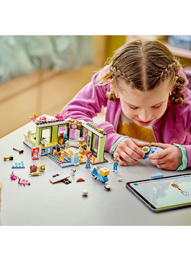 LEGO لعبة مقهي قلب ليك للأصدقاء للأطفال، مجموعة بناء مخبز، فكرة هدية عيد ميلاد للبنات والأولاد الذين تتراوح أعمارهم بين 6 سنوات وما فوق مع 3 دمى صغيرة ورقم كلب (426 قطعة) 42618  - Image 4