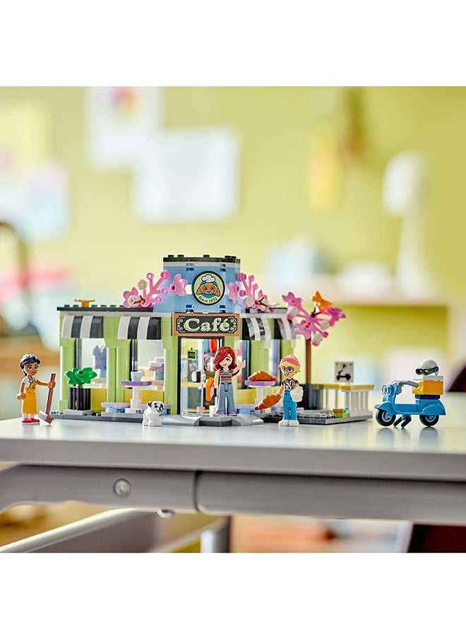 LEGO لعبة مقهي قلب ليك للأصدقاء للأطفال، مجموعة بناء مخبز، فكرة هدية عيد ميلاد للبنات والأولاد الذين تتراوح أعمارهم بين 6 سنوات وما فوق مع 3 دمى صغيرة ورقم كلب (426 قطعة) 42618  - Image 5