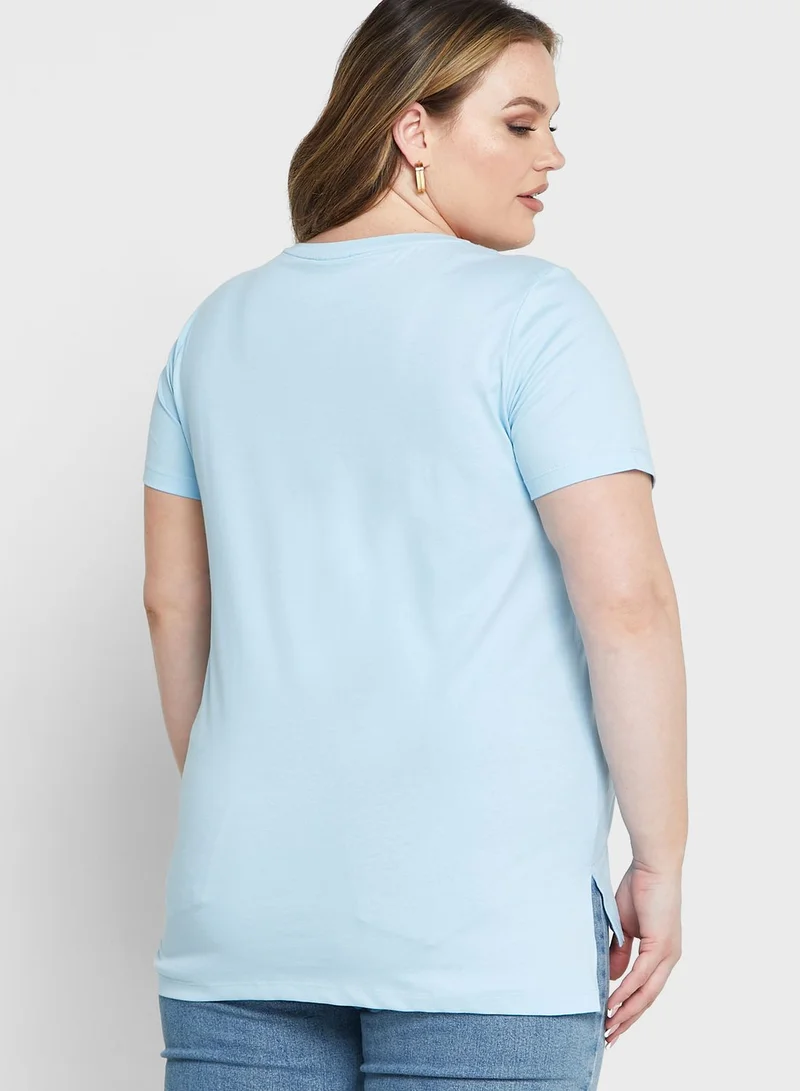 Only Carmakoma Round Neck Graphic T-Shirt