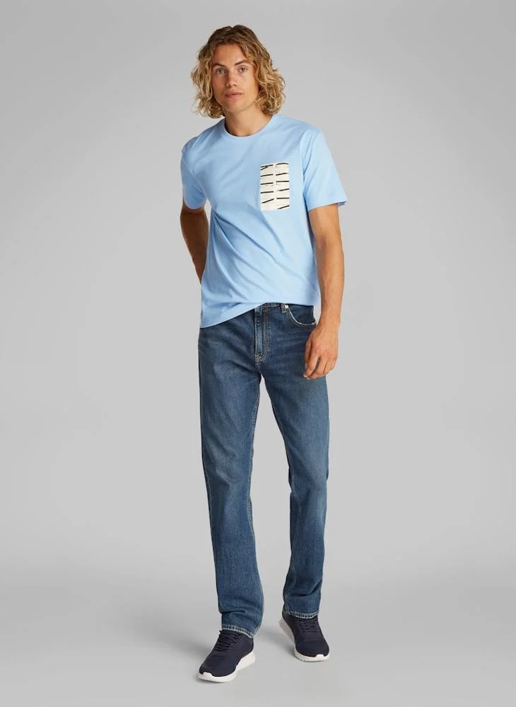كالفن كلاين جينز Serif Box Graphic T-Shirt