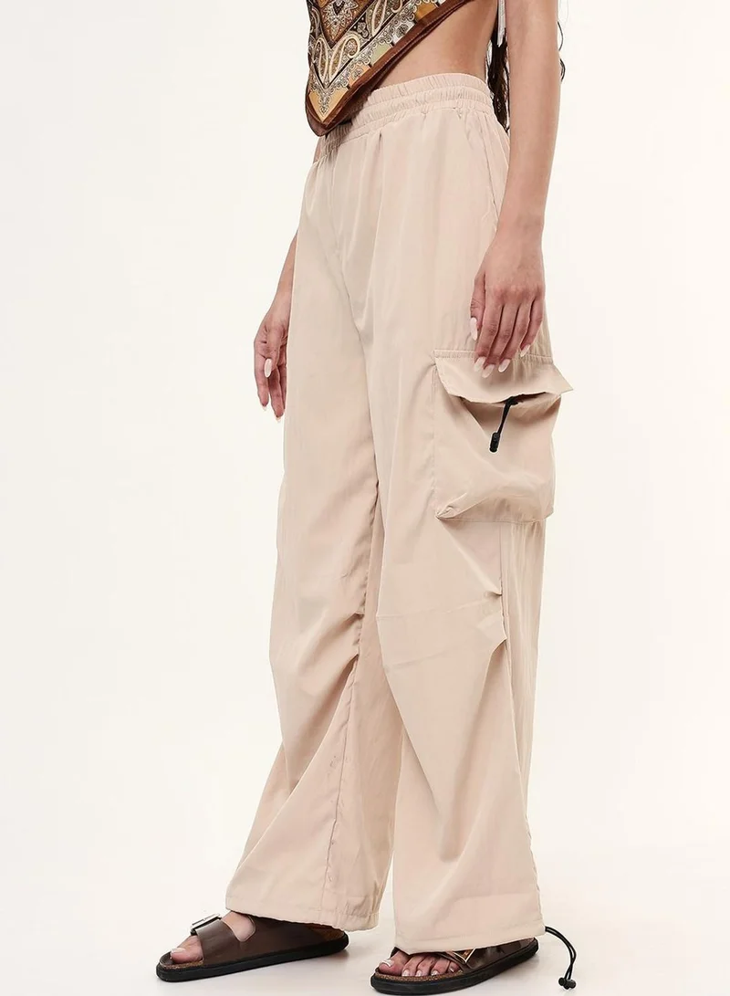 دينيس لينغو Women Beige Poly Solid Full Casual Straight Trouser