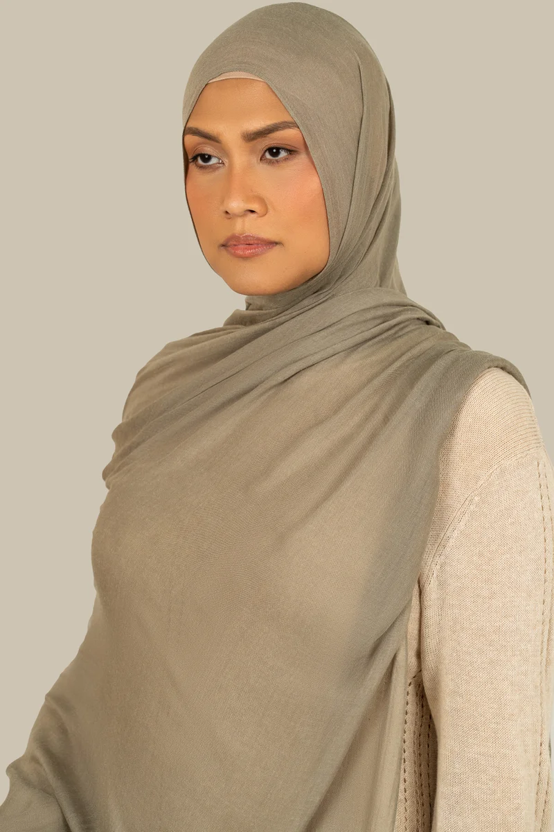 سيلكروز حجاب مودال حرير رمادي دافئ