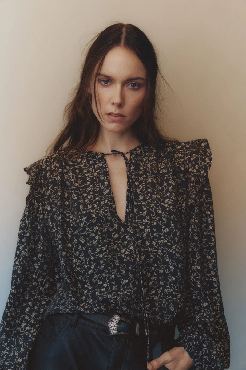 اتش اند ام Flounce-trimmed blouse