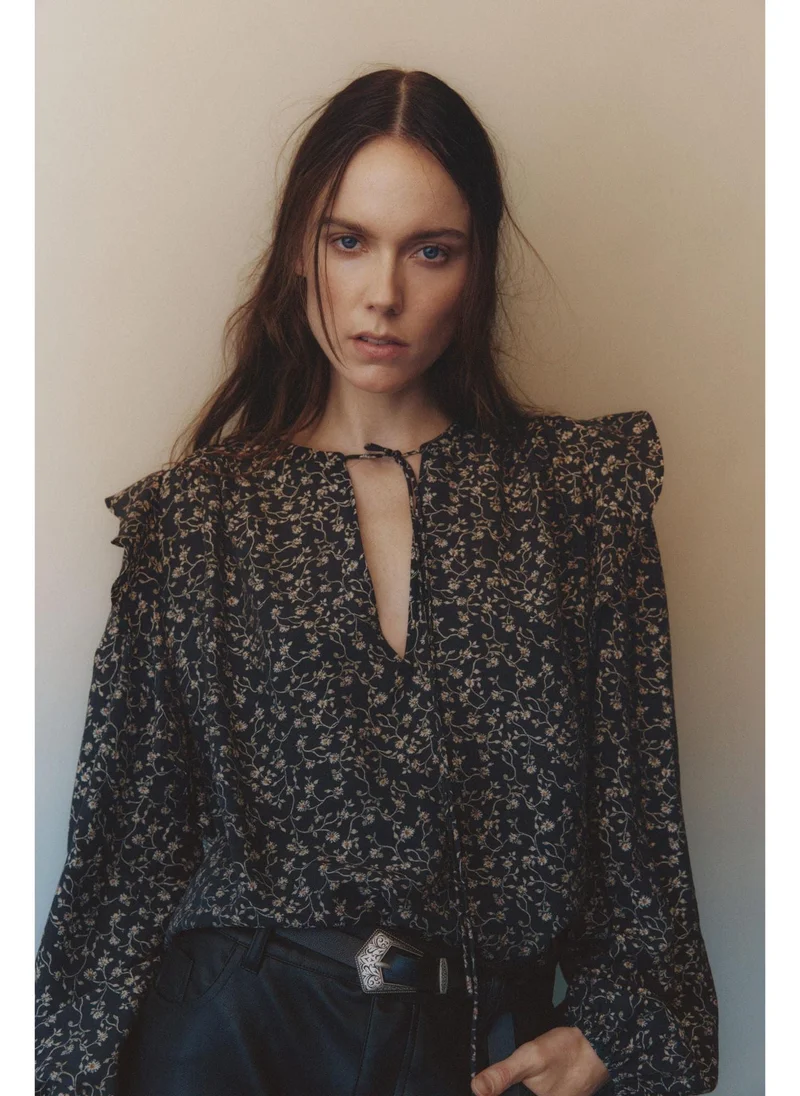 اتش اند ام Flounce-trimmed blouse