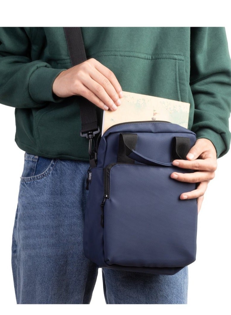 ايه ار سابلاي WB Bag من Arij Bags | شنطة كروس، مبطنة بطبقة فوم للحماية من الصدمات، قماش مقاوم للمياه، جيوب متعددة داخلية وخارجية (30 × 23 × 8 سم) (كحلي) - Image 4