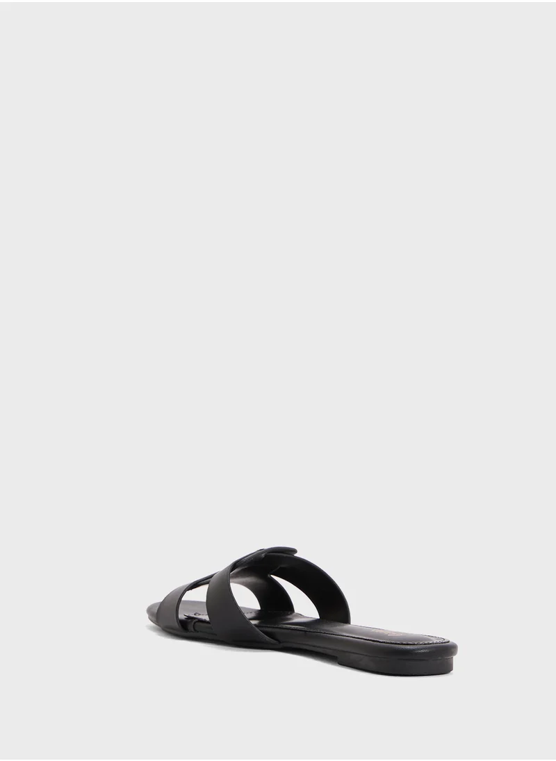 جينجر Crossover Strap Sandal