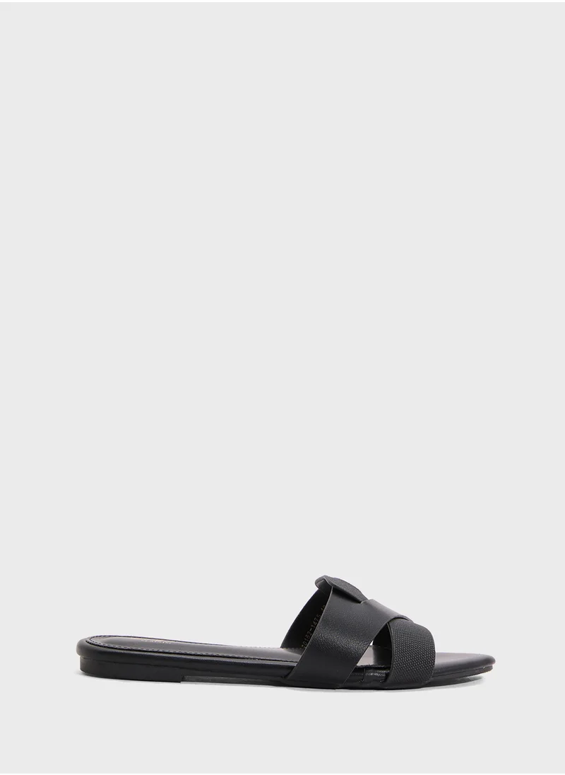 جينجر Crossover Strap Sandal