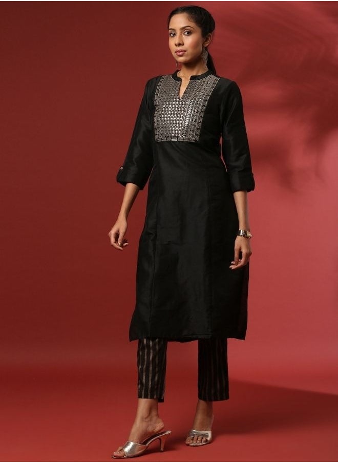 Abhishti Embroidered 2pc kurta set  - Image 4