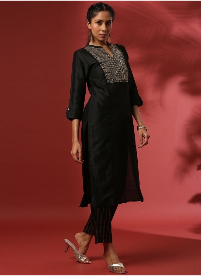 Abhishti Embroidered 2pc kurta set  - Image 3