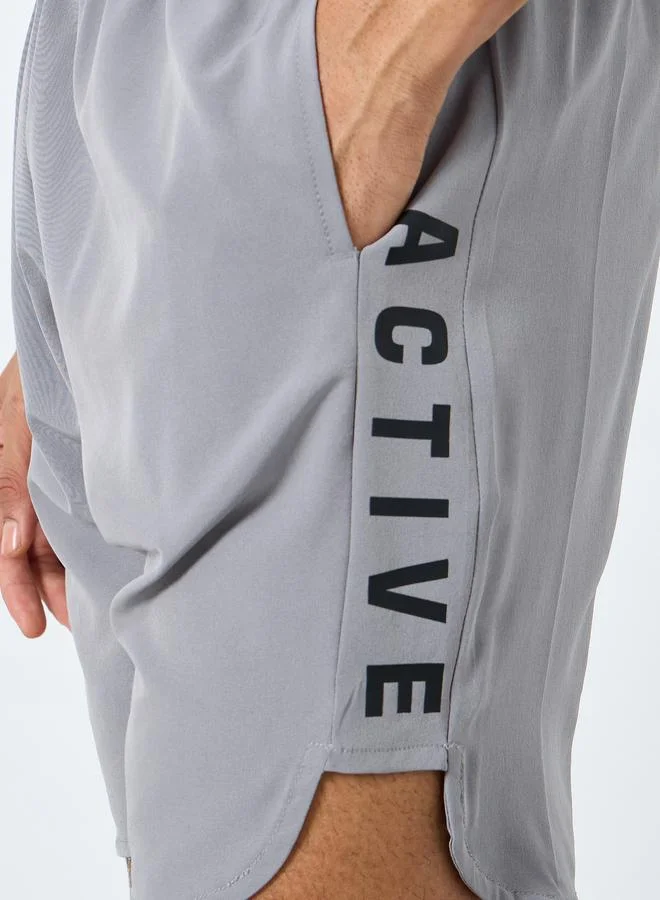 ستايلي اكتيف شورت تمرين بتفاصيل طباعة جانبية