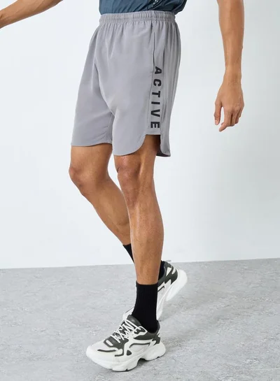 ستايلي اكتيف شورت تمرين بتفاصيل طباعة جانبية