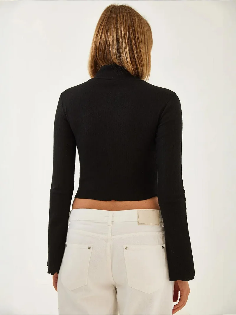Bianco Lucci LUCCI Ribbed Half Turtleneck Crop Blouse
