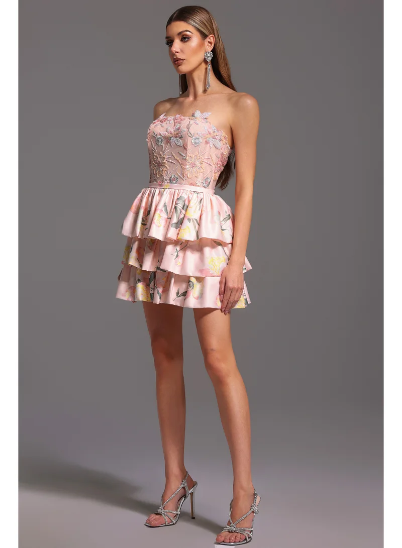 بيلا بارنيت فستان قصير بدون أكمام بطبعة زهور من وانر