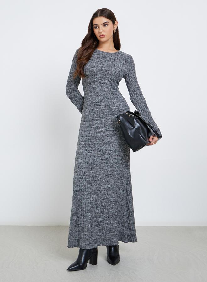 ستايلي فستان طويل بنمط سويتر وتفاصيل محبوكة - Image 1
