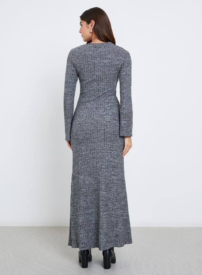 ستايلي فستان طويل بنمط سويتر وتفاصيل محبوكة - Image 4