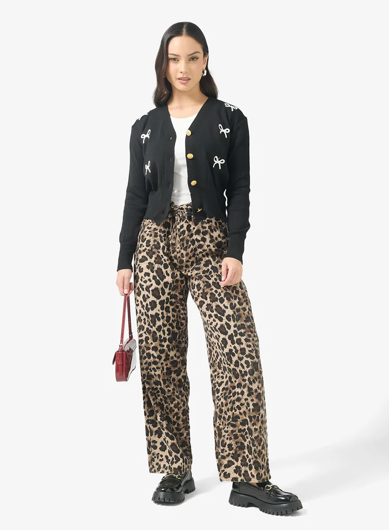 جينجر كارديجان بأزرار وتفاصيل فيونكة