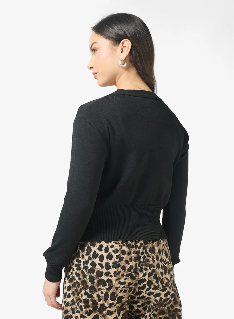 جينجر كارديجان بأزرار وتفاصيل فيونكة