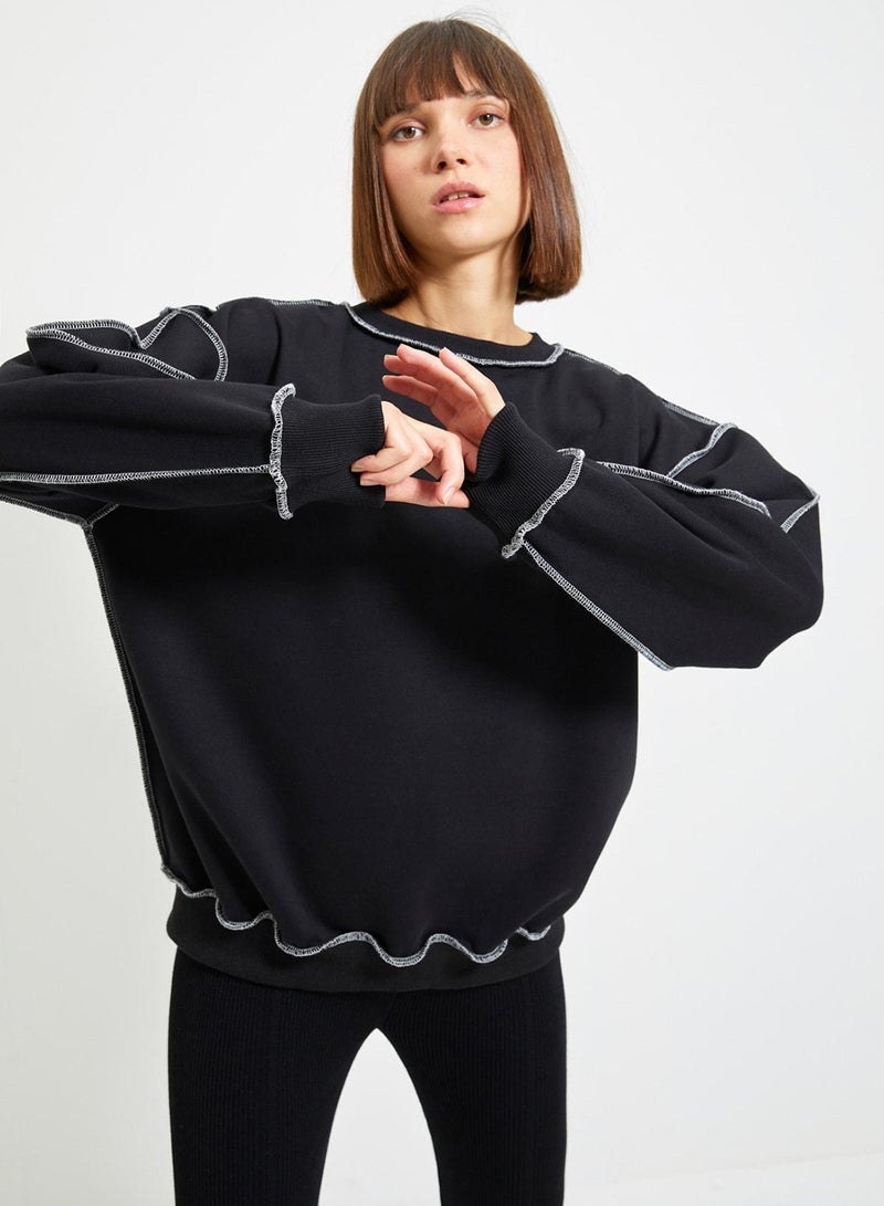 trendyol Black Oversize/Wide Fit Karyoka Stitched Thick Fleece Inside Knitted Sweatshirt - Image 4