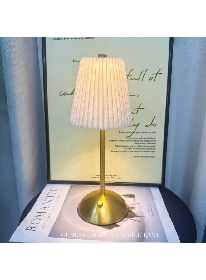 مصباح بجانب السرير من القماش المطوي على الطراز الريفي - التحكم باللمس، نمط بسيط، ثلاثة مستويات سطوع، قابل لإعادة الشحن، مناسب لغرفة النوم، غرفة الأطفال، غرفة المعيشة، إلخ. - Image 1