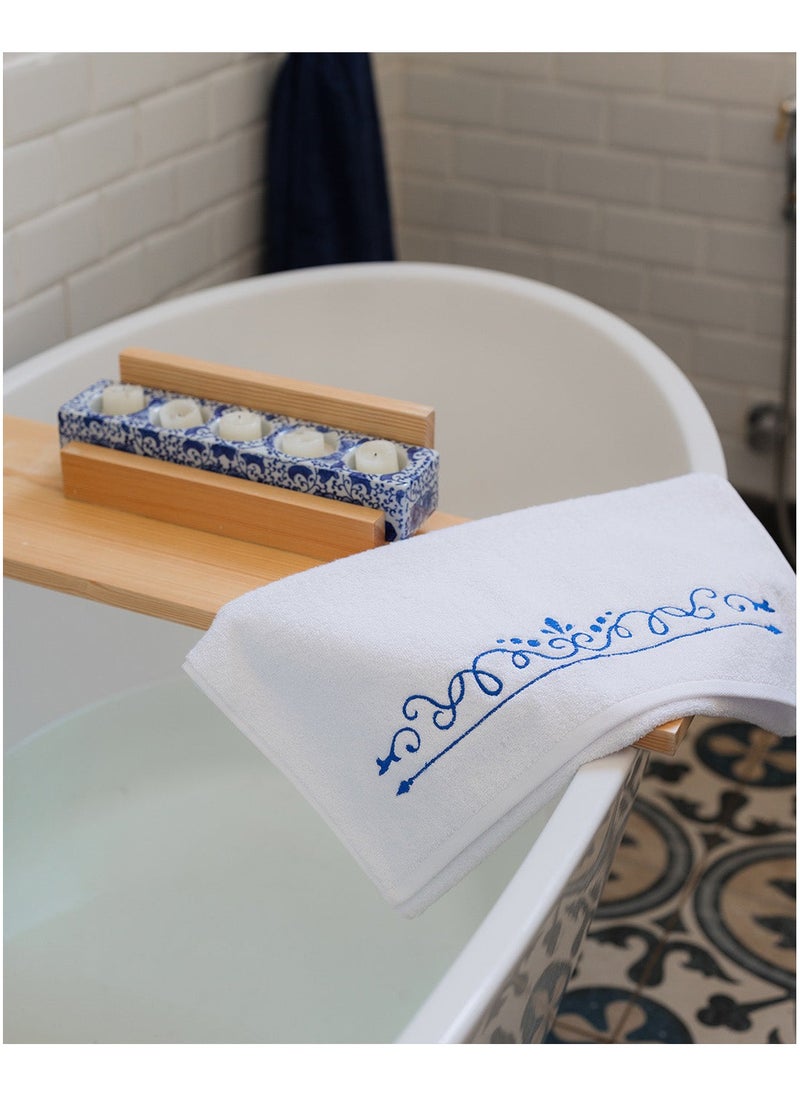 Swirls Embroidered Face Towel - pzsku/ZFACE58963569009F11D5Z/45/_/1724070622/a09236dc-7be0-40b7-b5ba-001355c75567