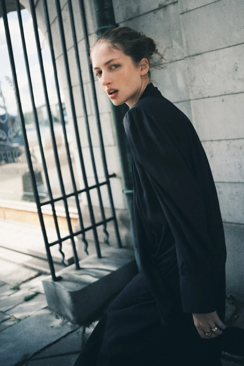 اتش اند ام فستان بتصميم قميص مع فيونكة عند القبة