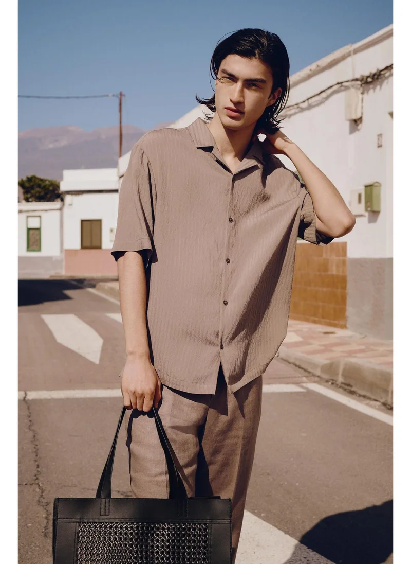 اتش اند ام Loose Fit Crinkled resort shirt