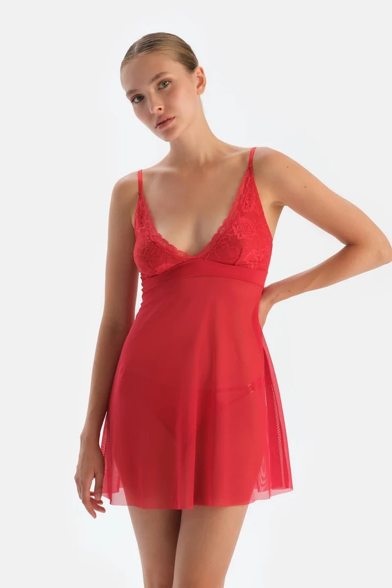 داجي Red Lace and Tulle Nightgown