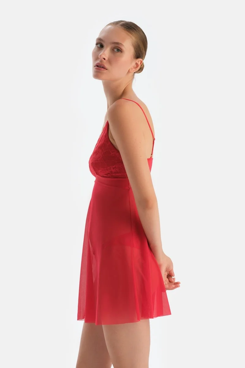 داجي Red Lace and Tulle Nightgown