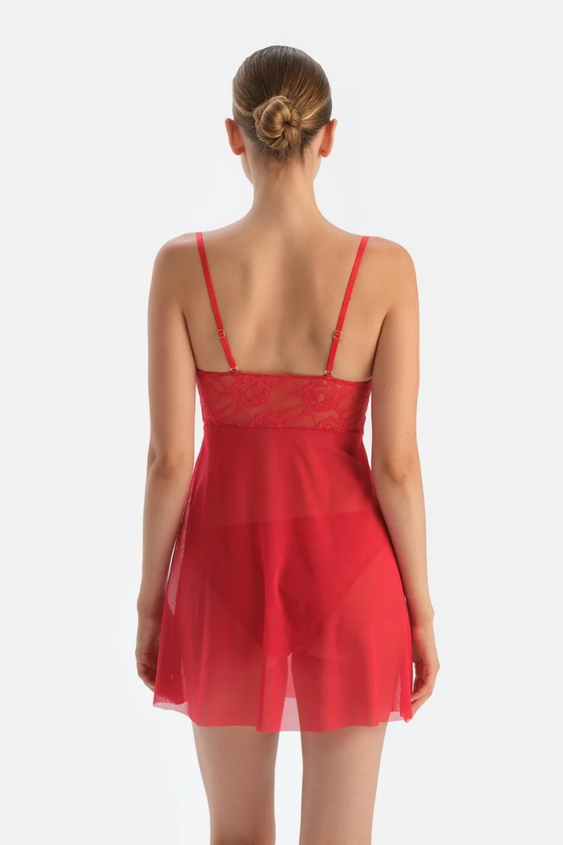 داجي Red Lace and Tulle Nightgown