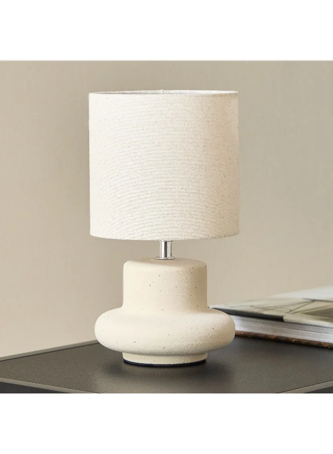 هوم بوكس مصباح طاولة سيراميك إمزي بقاعدة مرقطة وغطاء كتان - 28 سم