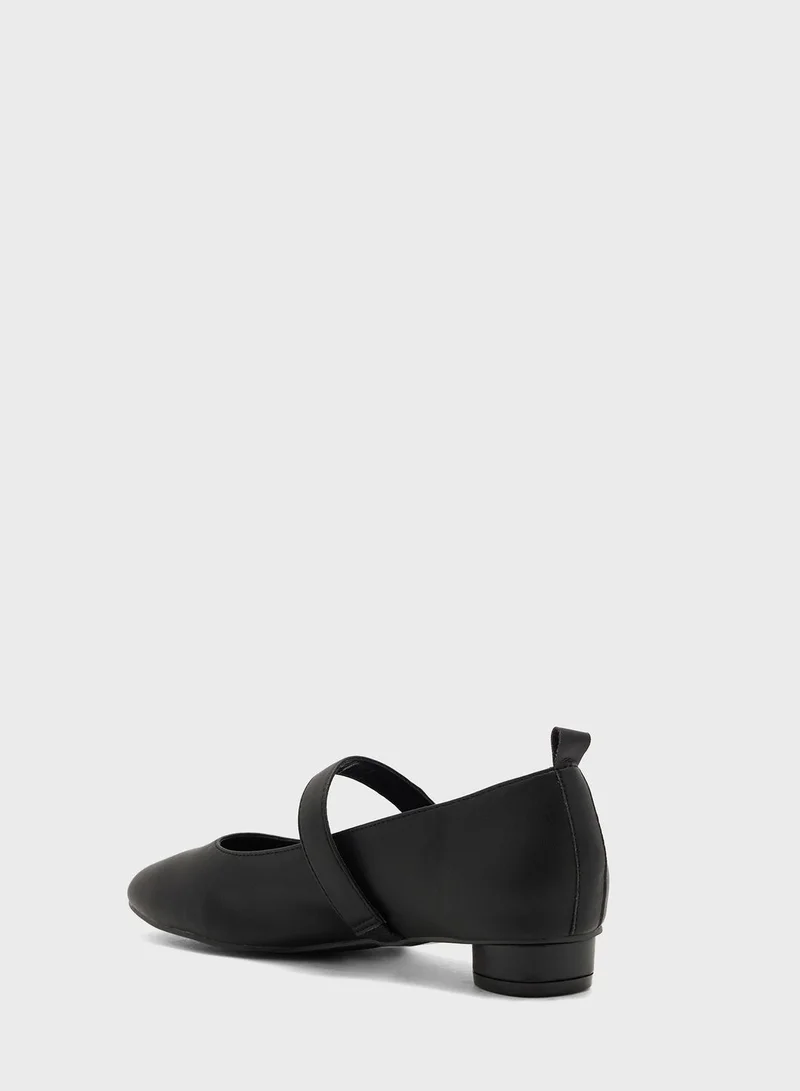 Vincci Close Toe Low Heel Pumps