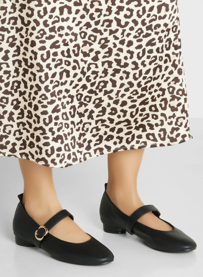 Vincci Close Toe Low Heel Pumps