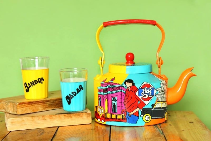 A Krazy Mug كوب مجنون مصمم يدويًا وزخرفي تقليدي ملون من مومباي مع طقم زجاج متطابق (1.25 لتر) - Image 2