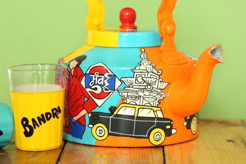 A Krazy Mug كوب مجنون مصمم يدويًا وزخرفي تقليدي ملون من مومباي مع طقم زجاج متطابق (1.25 لتر) - Image 5