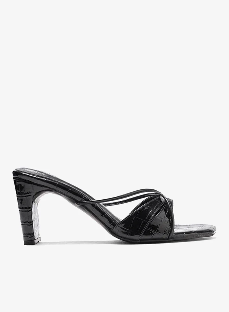 حكايات الأزواج صندل بكعب عريض وملمس جلد التمساح