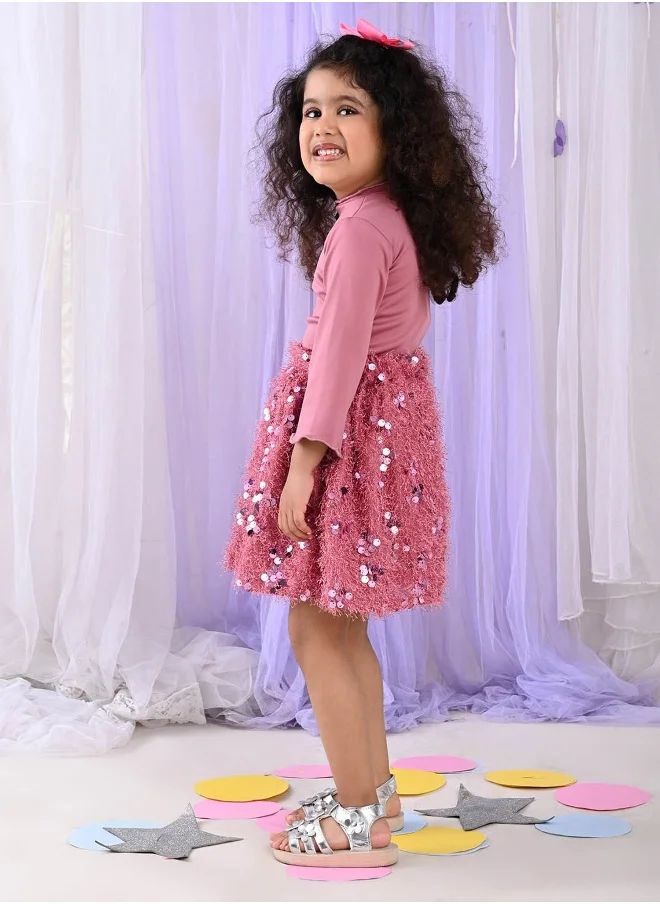 ليل بيكس Soild Hi-Neck Top Sequin Skirt Set