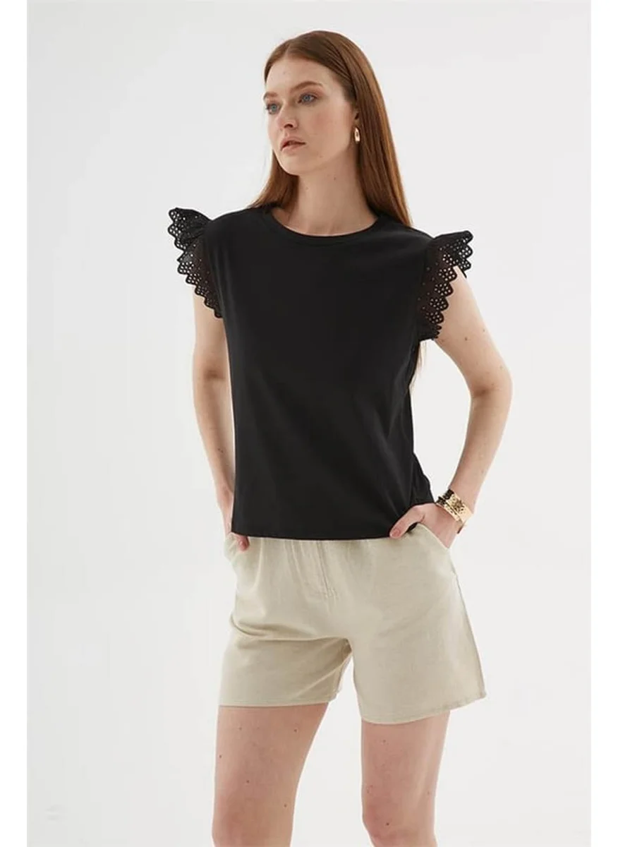 Fashion Friends Scallop Black Women's T-Shirt 25Y0544K1