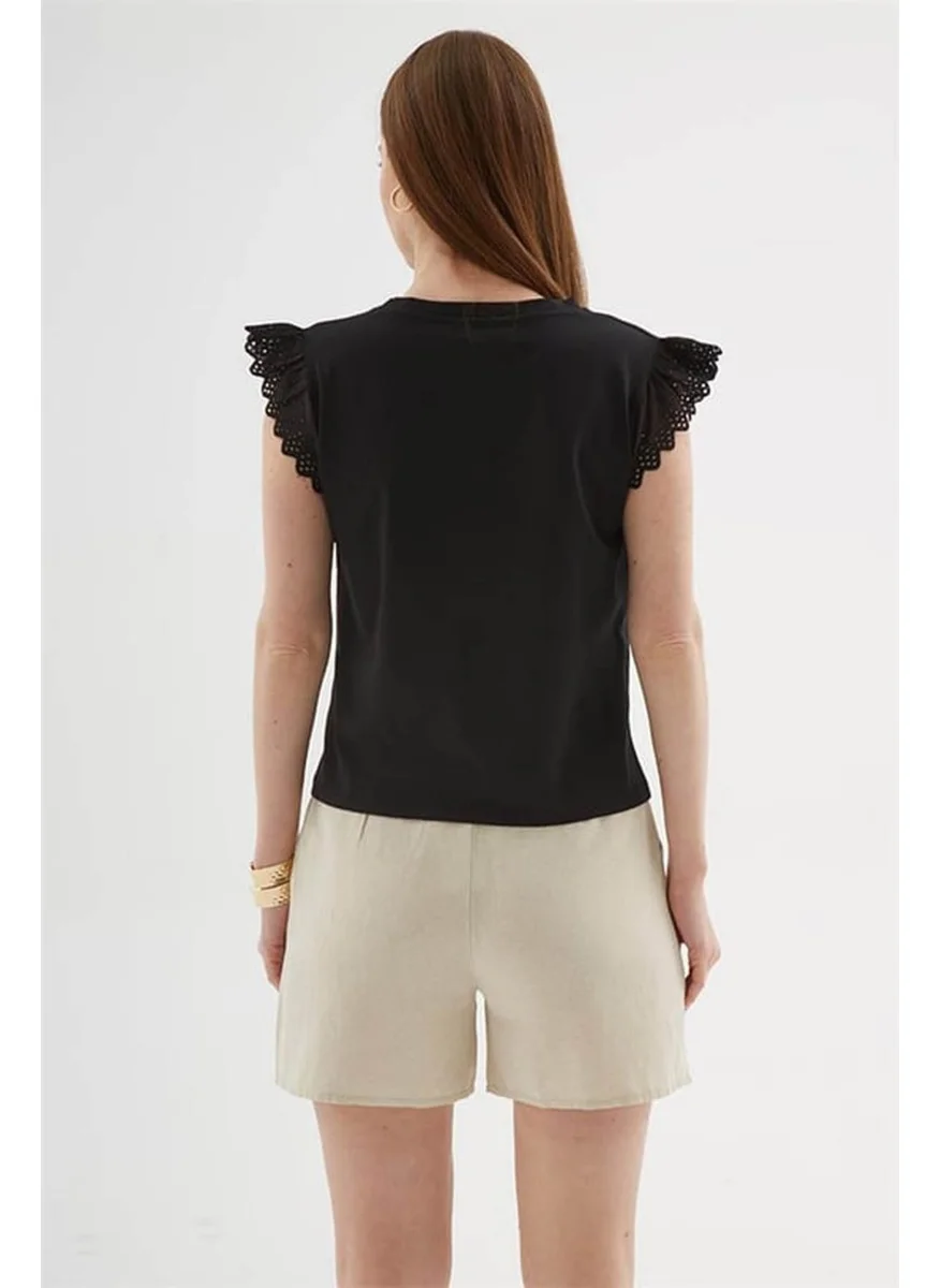 Fashion Friends Scallop Black Women's T-Shirt 25Y0544K1