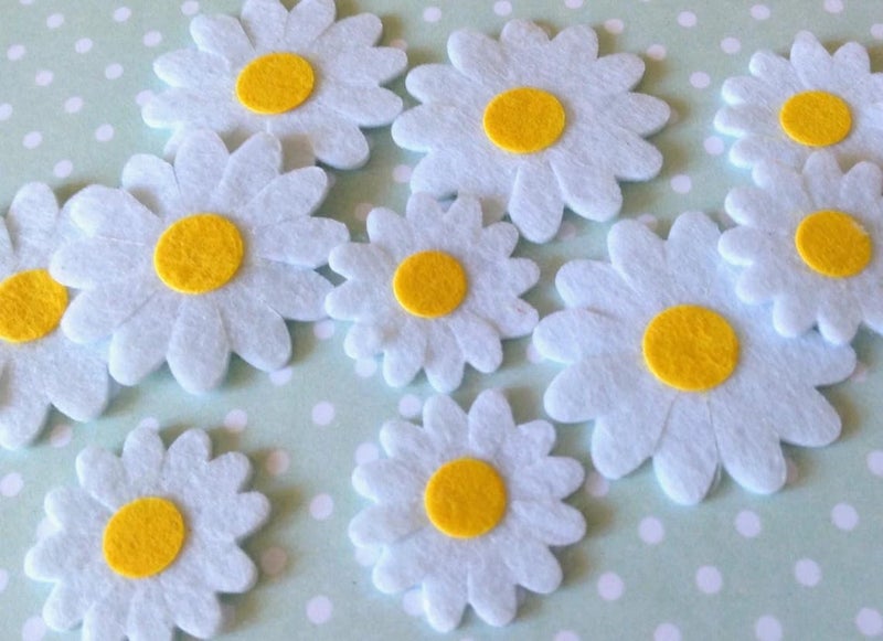 Haoser Pack of 25 Felt Daisies – Die-Cut Flowers for Quiet Books, DIY Projects, Scrapbooking, Craft Decor – 3.5cm & 4.5cm Sizes – Multicolour - Image 4