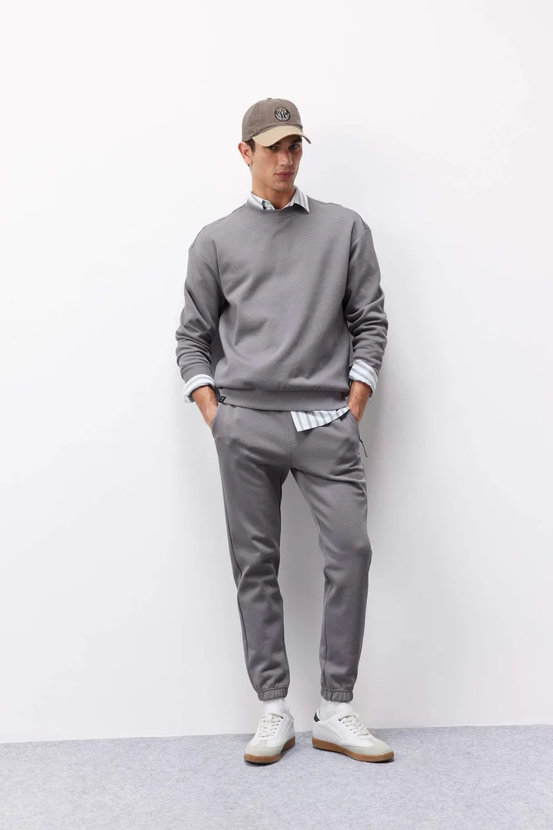 ديفاكتو Boxy Fit Crew Neck Basic Pique Sweatshirt