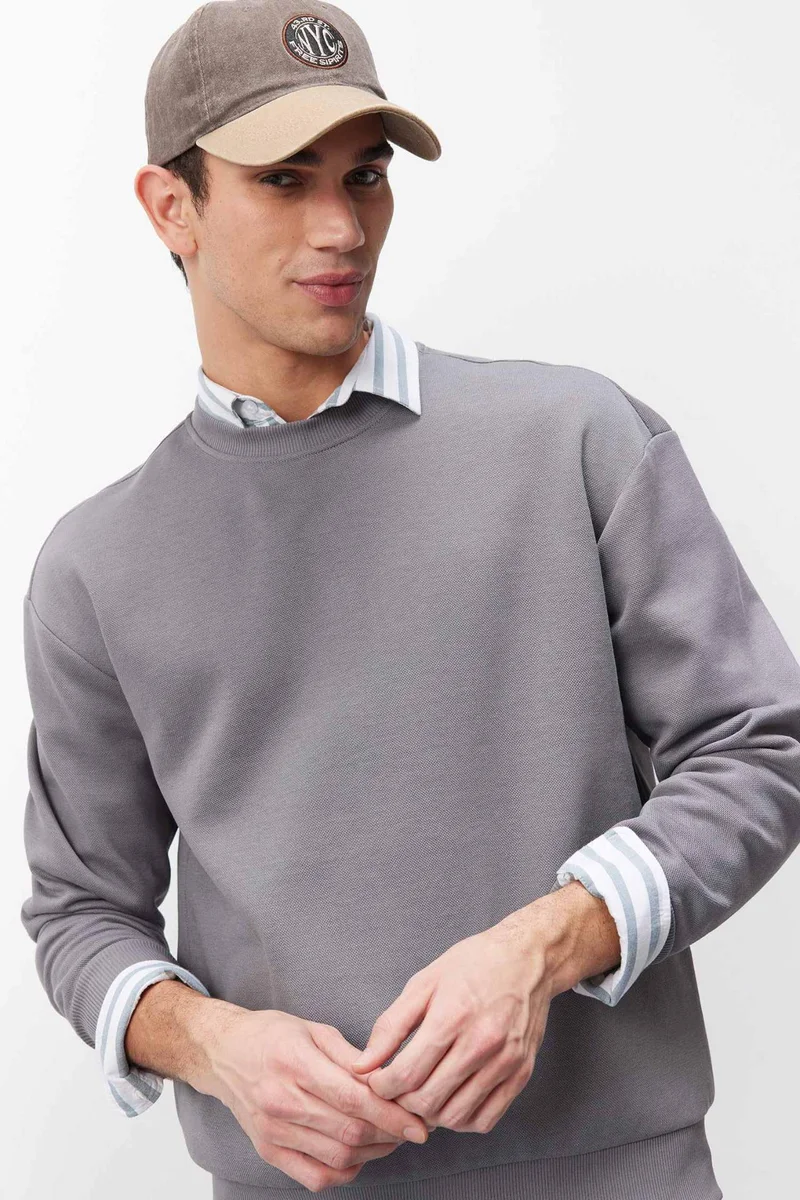 ديفاكتو Boxy Fit Crew Neck Basic Pique Sweatshirt