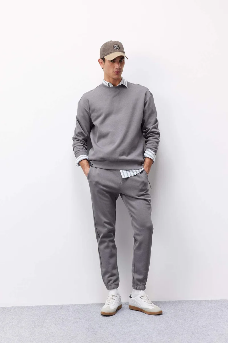 ديفاكتو Boxy Fit Crew Neck Basic Pique Sweatshirt