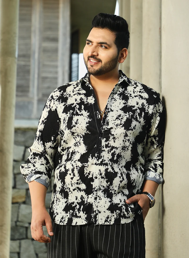 Instafab Plus Instafab Plus Men's Onyx Black & Cream White Splash-Pleat Shirt For Casual Wear | Spread Collar | Long Cuffed Sleeves | Button Closure | Plus Size Shirt Crafted With Comfort Fit For Everyday Wear