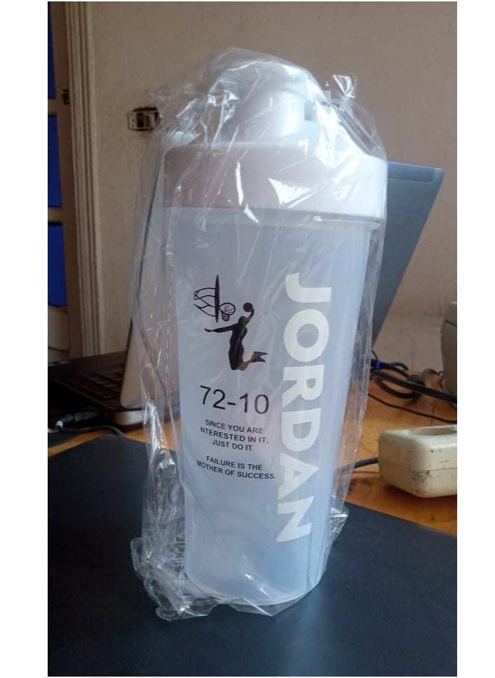 Jordan Stay hydrated in style with this 600ml sports bottle, designed for active and energetic lifestyles!  - Image 2