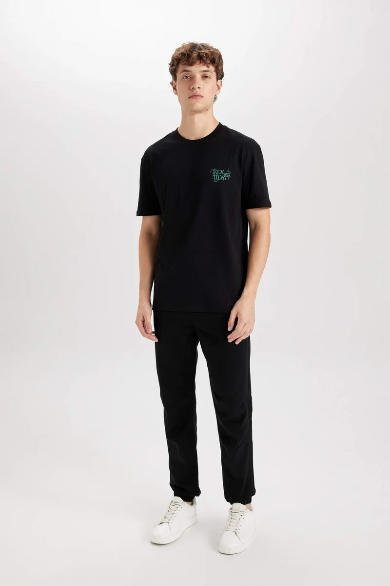 ديفاكتو Regular Fit Crew Neck Rick and Morty Printed T-Shirt