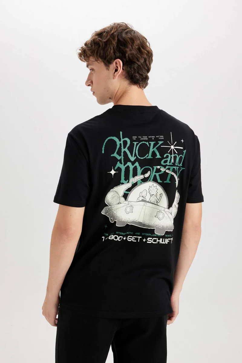 ديفاكتو Regular Fit Crew Neck Rick and Morty Printed T-Shirt