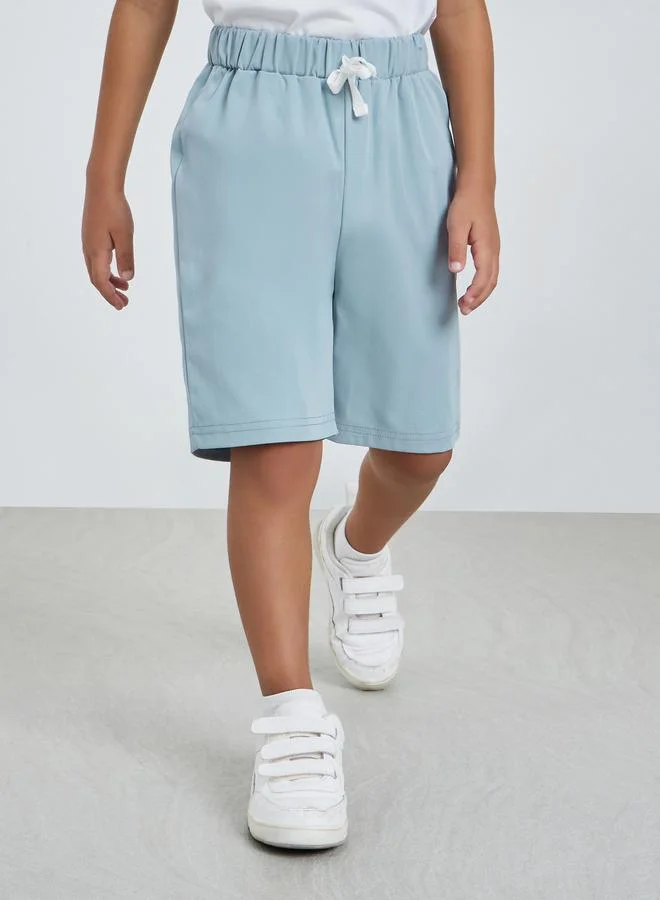 ستايلي مجموعة من 2 شورت سادة بطول الركبة للأولاد